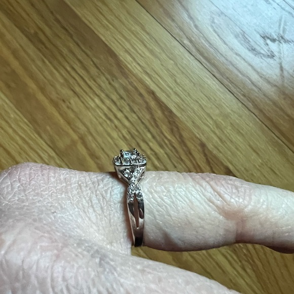 Zales white sapphire sterling silver ring new in box size 7 - Picture 4 of 7